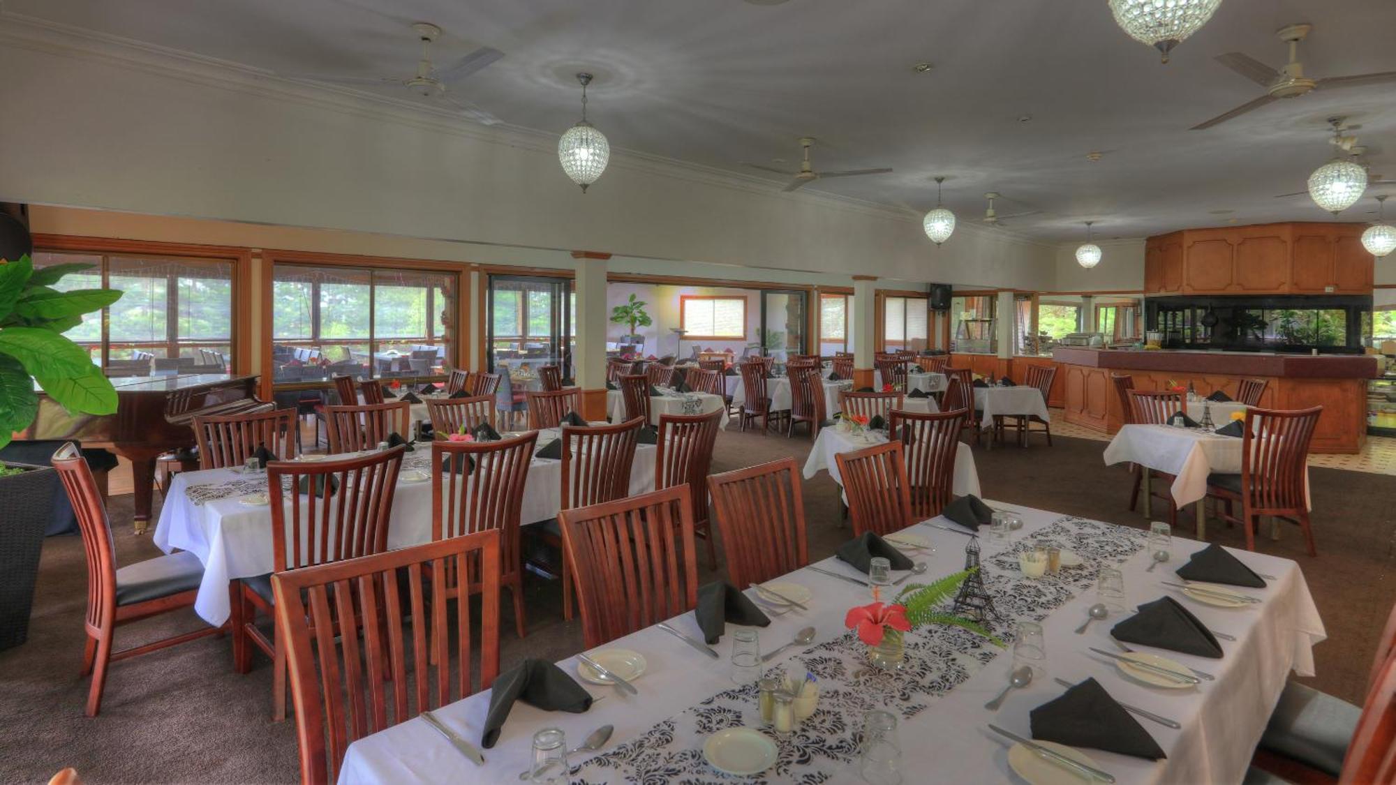 Paradise Hotel & Resort Burnt Pine Bagian luar foto